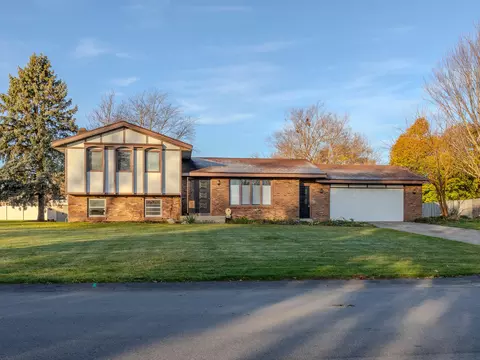 7717 Gatehead Dr, Jenison, MI 49428