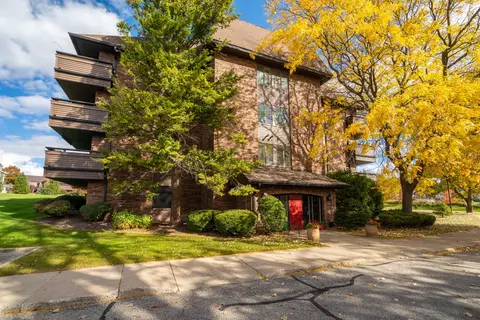 3181 Charlevoix Dr SE #308, Grand Rapids, MI 49546