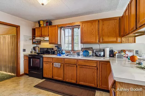 849 S Mcclelland Ave, White Cloud, MI 49349 photo 6