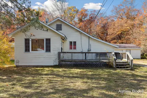 849 S Mcclelland Ave, White Cloud, MI 49349