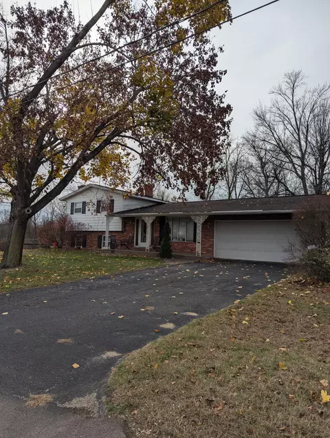 202 Eisenhower Dr, Battle Creek, MI 49014