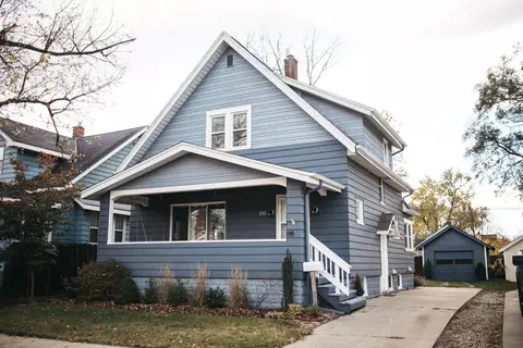 252 W 17th St, Holland, MI 49423