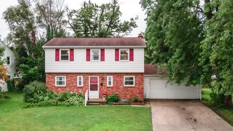 3625 Dovelle Pl, Lansing, MI 48917