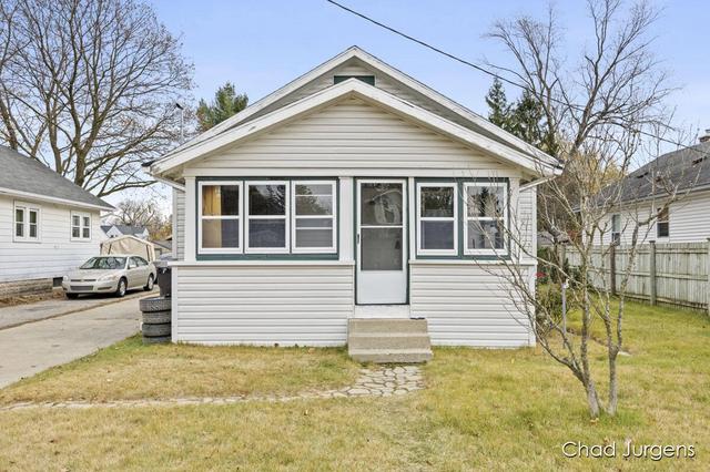 2210 Gaynor Ave NW, Walker, MI 49544