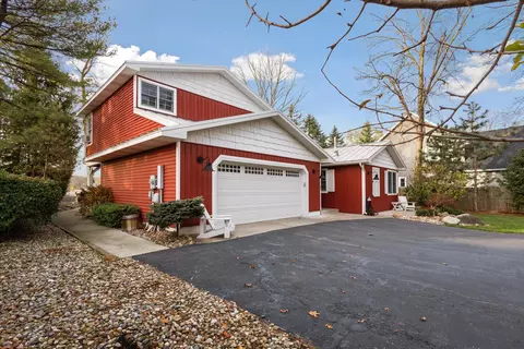 3272 Thorncrest Dr SE, Grand Rapids, MI 49546