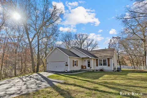 1875 Berrywood Dr SE, Lowell, MI 49331