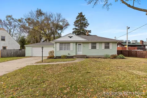 3955 Grape Ave NE, Grand Rapids, MI 49525