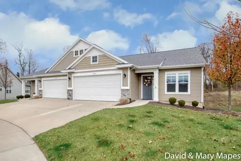 2935 Veld Creek Dr NE #40, Rockford, MI 49341