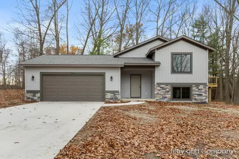 906 Blueberry Pine Ct, Allegan, MI 49010