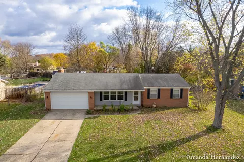 4890 Cresthill Dr NE, Grand Rapids, MI 49525
