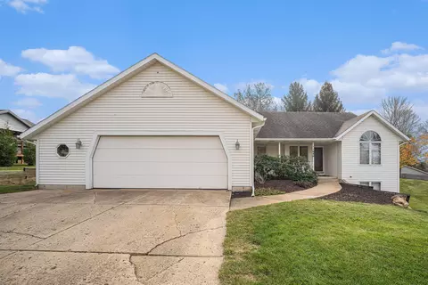 1680 Karen Dr, Dorr, MI 49323