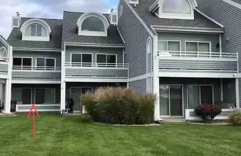 107 Millpoint Dr #7, Spring Lake, MI 49456