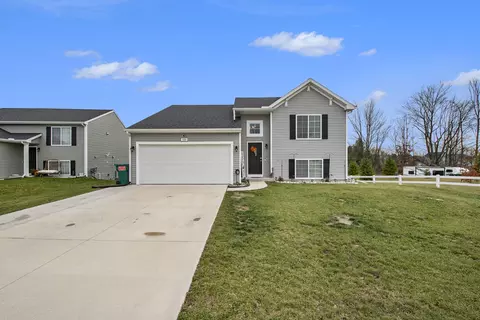 500 Pioneer Trl NE, Cedar Springs, MI 49319