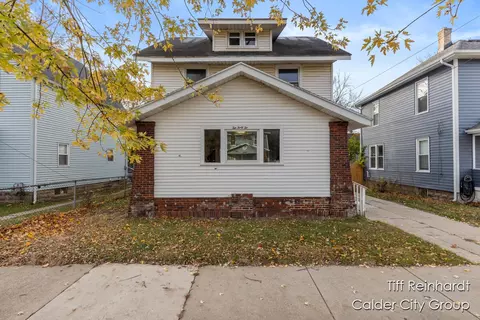 1042 Worden St SE, Grand Rapids, MI 49507