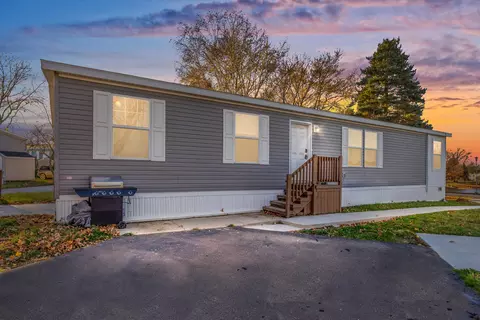 12 Bluebird Hill Dr, Lake Orion, MI 48359