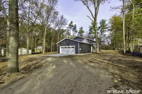 565 Hayes St, Holland, MI 49424