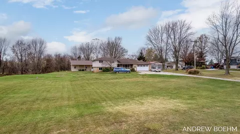 4082 54th St, Holland, MI 49423
