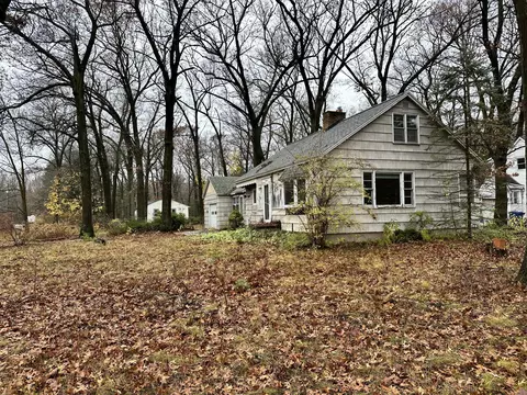 1389 Carr Rd, Muskegon, MI 49442