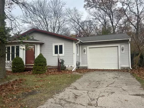 2344 Arbor Ave, Norton Shores, MI 49441