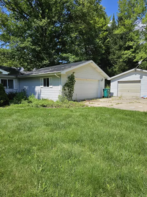 851 Oren Ct, Gladwin, MI 48624 photo 2