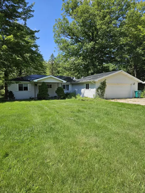 851 Oren Ct, Gladwin, MI 48624 photo 1