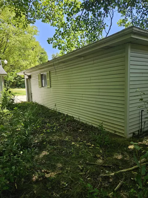 851 Oren Ct, Gladwin, MI 48624 photo 3