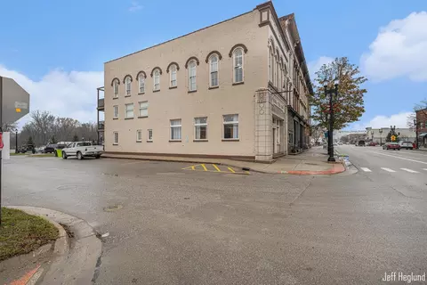 218 E Main St, Lowell, MI 49331 photo 5