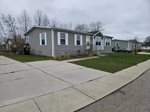 7397 Bronco Dr, Caledonia, MI 49316