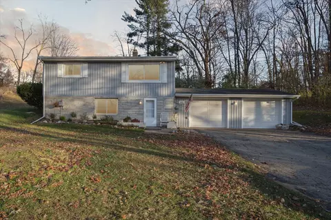 1005 Otney St, Jackson, MI 49201