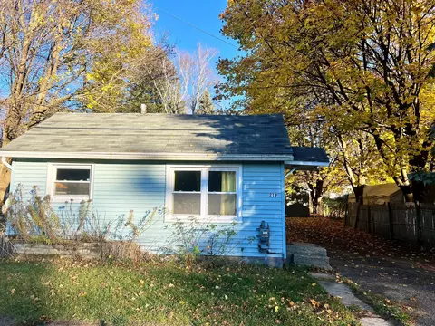 219 S 5th St, Edmore, MI 48829 photo 6
