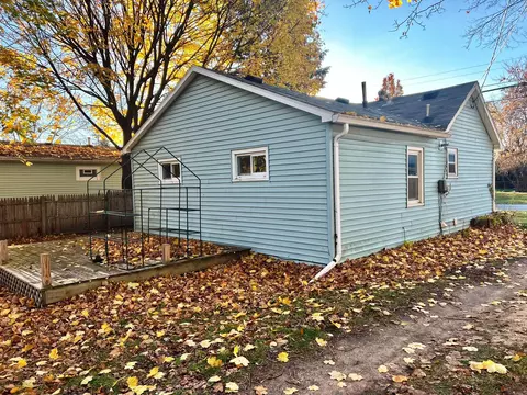 219 S 5th St, Edmore, MI 48829 photo 4