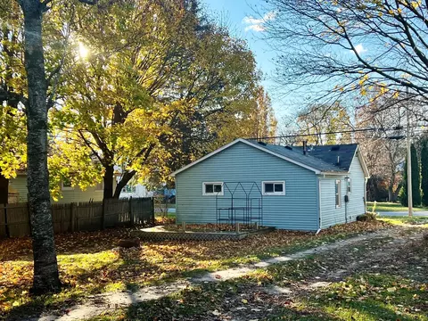 219 S 5th St, Edmore, MI 48829 photo 3