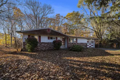 2960 Spring Valley Ct, Sodus, MI 49126