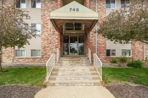 748 W Kilgore Rd #102, Kalamazoo, MI 49008