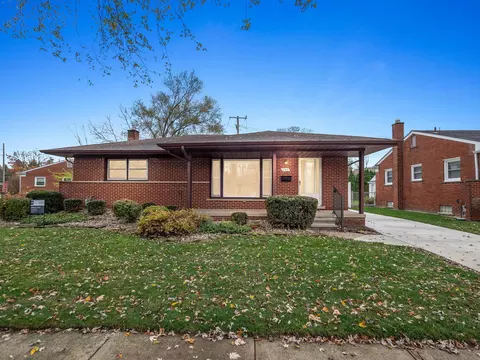 8315 Whitefield St, Dearborn Heights, MI 48127