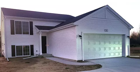 210 Charlevoix Ct, Brooklyn, MI 49230