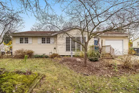 6836 Bluegrass St, Portage, MI 49024