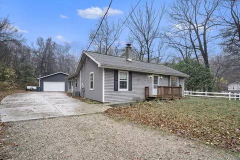 32 Pine Rd, Plainwell, MI 49080 photo 2