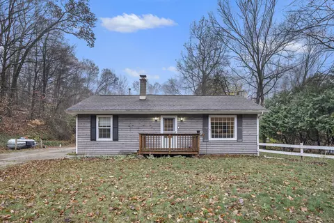 32 Pine Rd, Plainwell, MI 49080