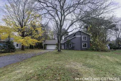 14012 Fox Trail Dr, Holland, MI 49424