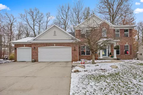 2824 S Saddle Ridge Ct NE, Rockford, MI 49341