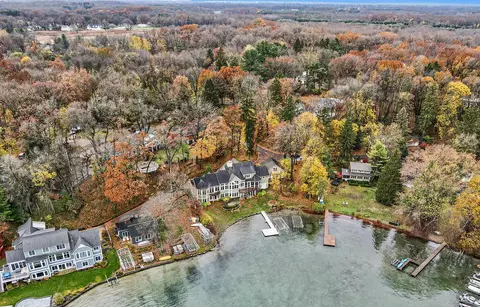1469 W Gull Lake Dr, Richland, MI 49083