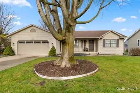 3799 Black Creek Dr, Hudsonville, MI 49426