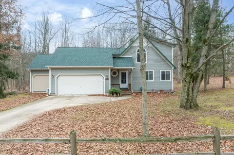 12459 Pine Mesa Dr, Canadian Lakes, MI 49346