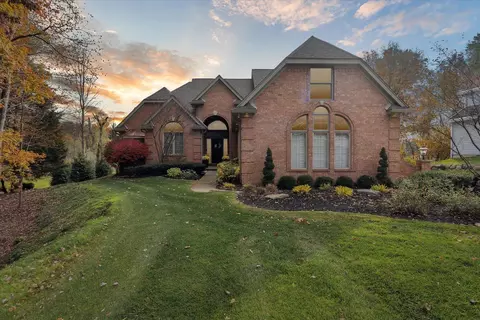 8898 Lake Bluff Dr, Brighton, MI 48114