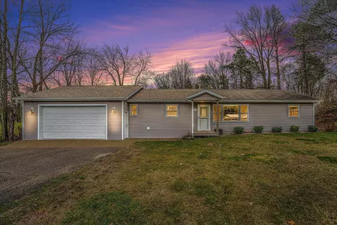 47517 Anthony St, Paw Paw, MI 49079