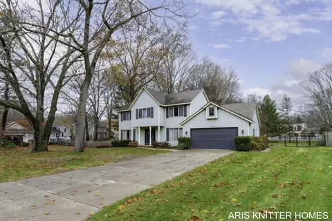 2259 Woodlark Dr, Holland, MI 49424