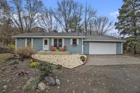 17741 Dogwood Dr, Spring Lake, MI 49456