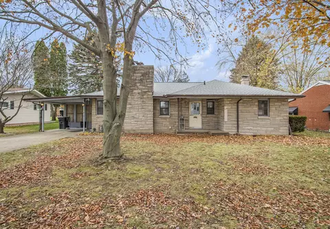 318 Claremont St, Buchanan, MI 49107