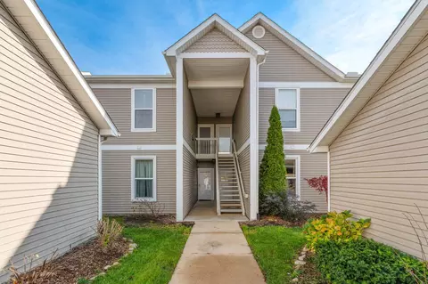 1370 Fox Pointe Cir, Ann Arbor, MI 48108